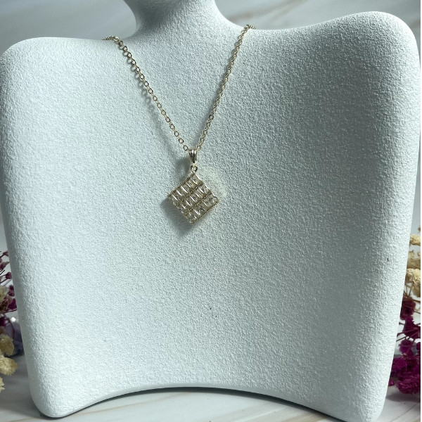 Yellow Gold Necklace and Pendent with Square Shape Adorned with Stones Like a Diamond